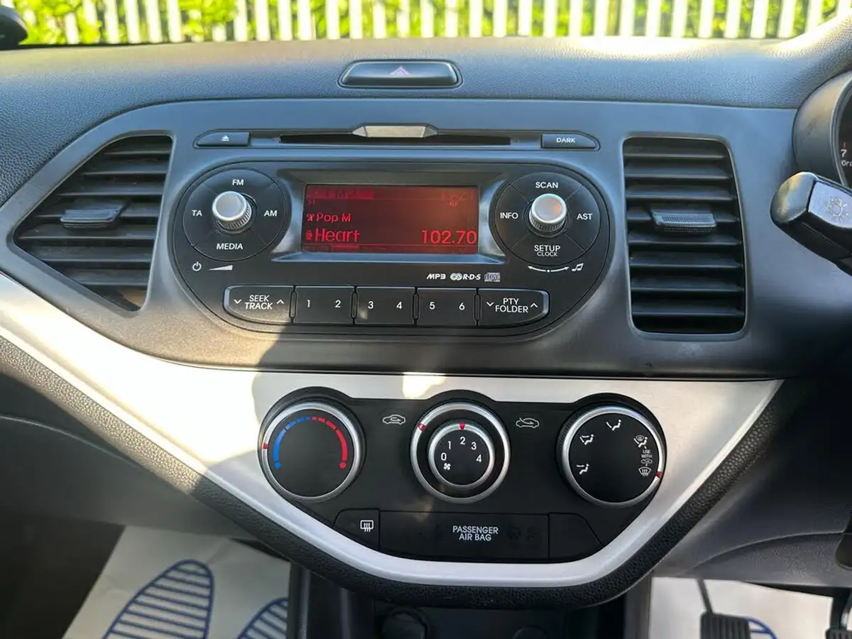 2014-kia-picanto-10-picanto-1-3d-big-25
