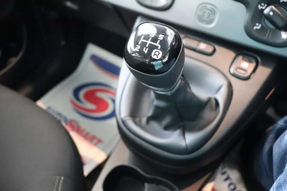 2020-fiat-panda-12-waze-big-43