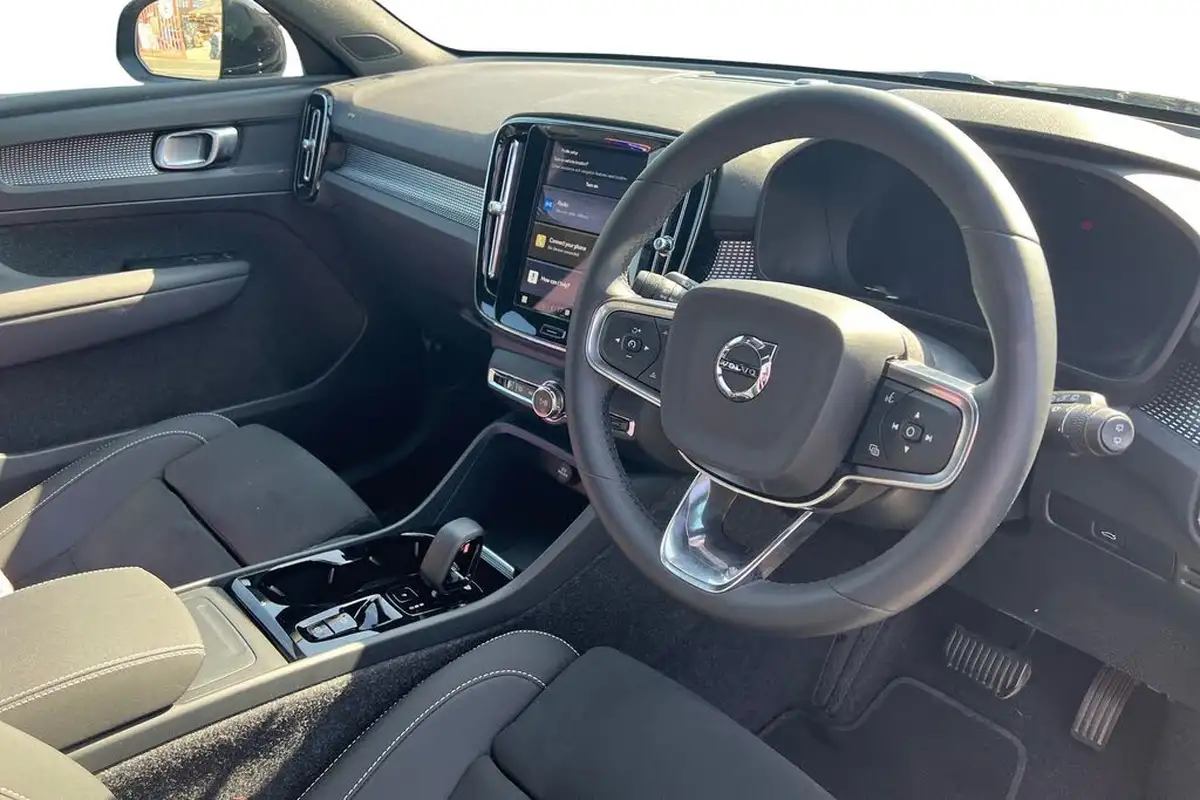 2024-volvo-xc40-20-b3-plus-big-9