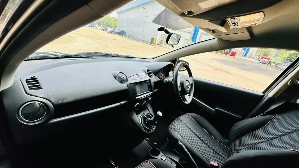 2012-mazda-mazda2-13-venture-big-25