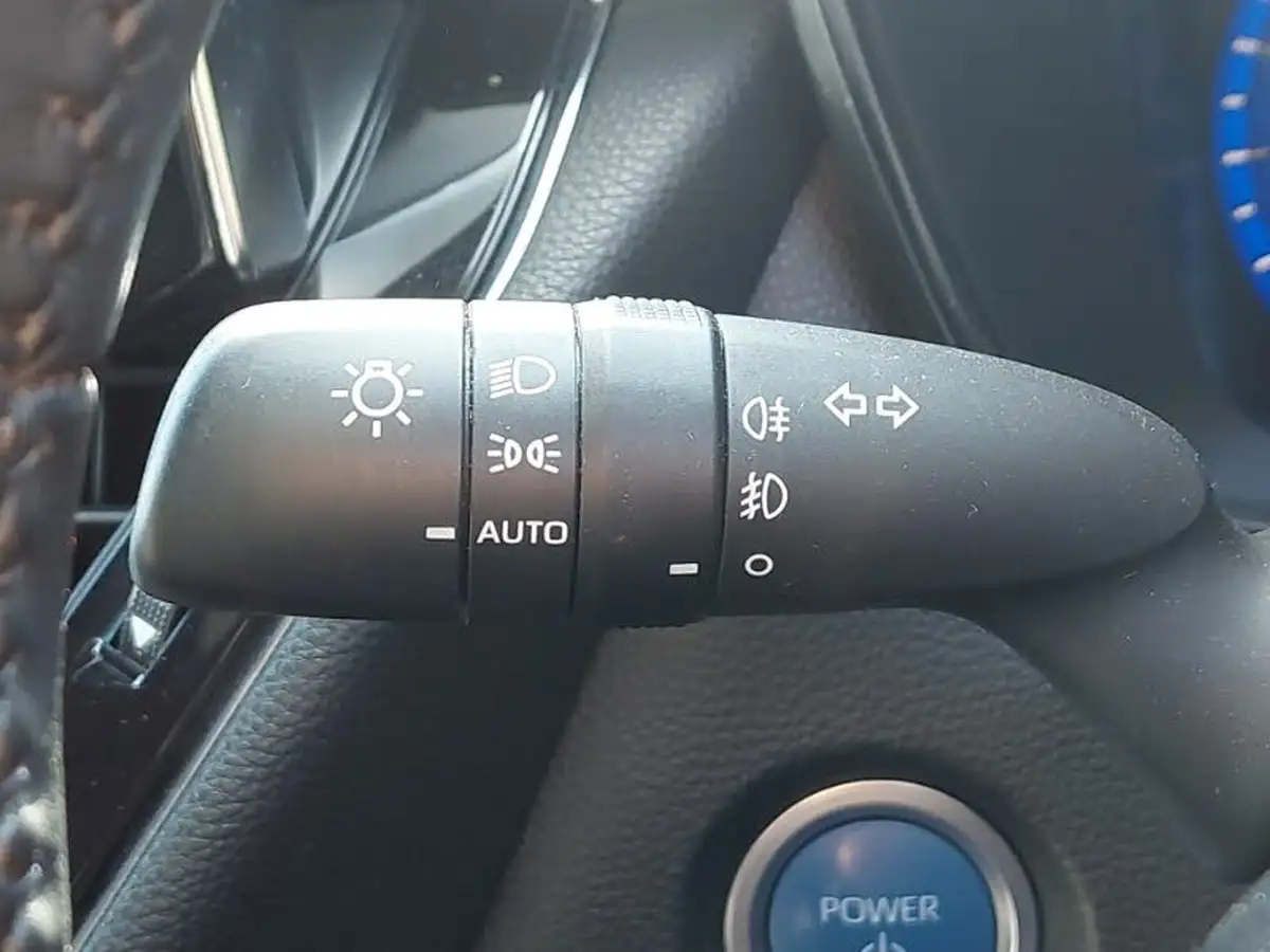 2021-toyota-corolla-18-vvt-i-trek-big-16