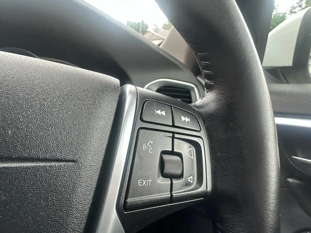 2016-volvo-v60-20td-d2-se-nav-big-41