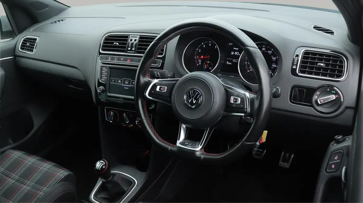 2017-volkswagen-polo-18-tsi-gti-bmtss-5d-big-9