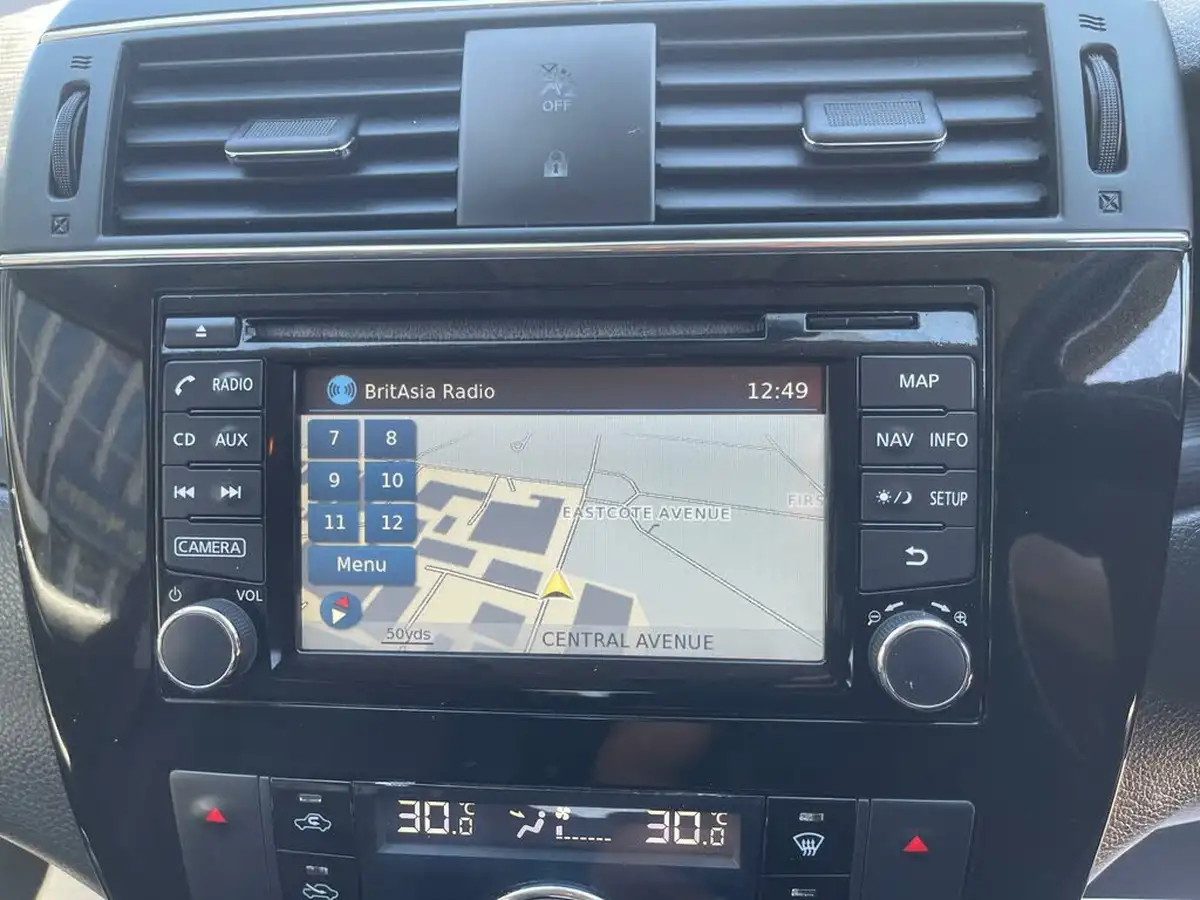 2015-nissan-pulsar-12-dig-t-tekna-big-28