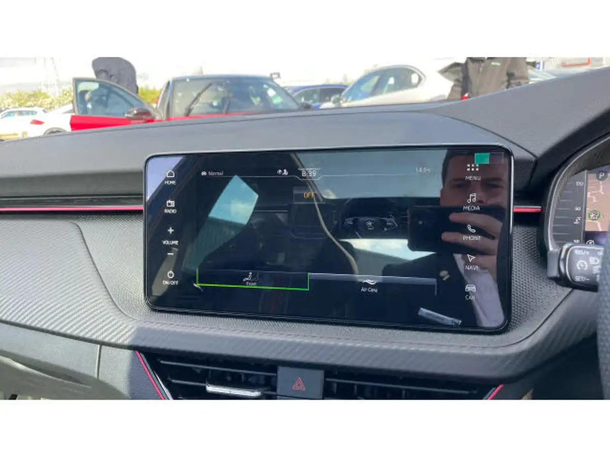 2025-skoda-kamiq-10-tsi-monte-carlo-116ps-dsg-big-26