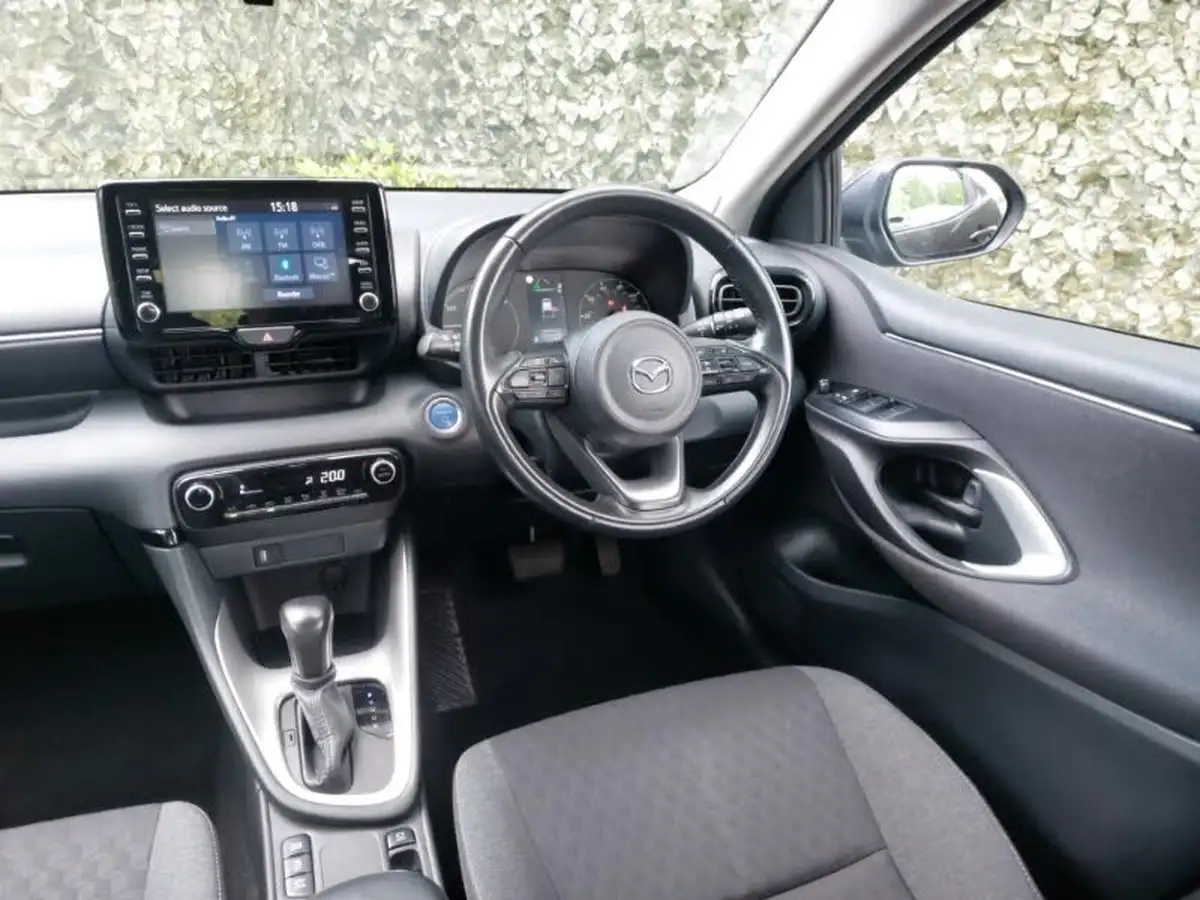 2022-mazda-mazda2-15-agile-big-10