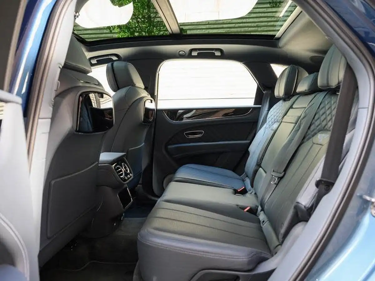 2021-bentley-bentayga-40-v8-big-26