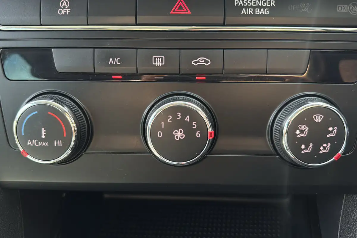 2017-seat-leon-12-tsi-se-dynamic-technology-hatchback-big-14