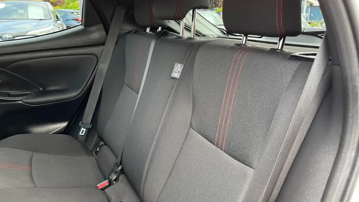 2022-toyota-yaris-15-vvt-i-gr-sport-big-12