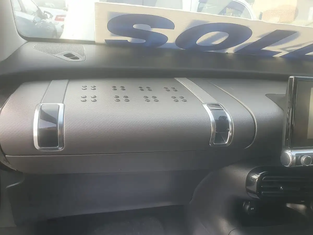 2015-citroen-c4-cactus-16bluehdi-flair-big-35