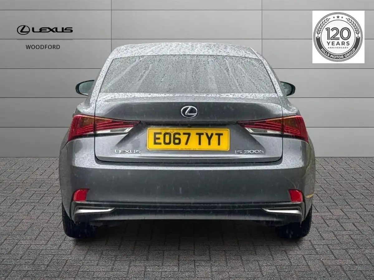 2017-lexus-is-300h-25-advance-big-3