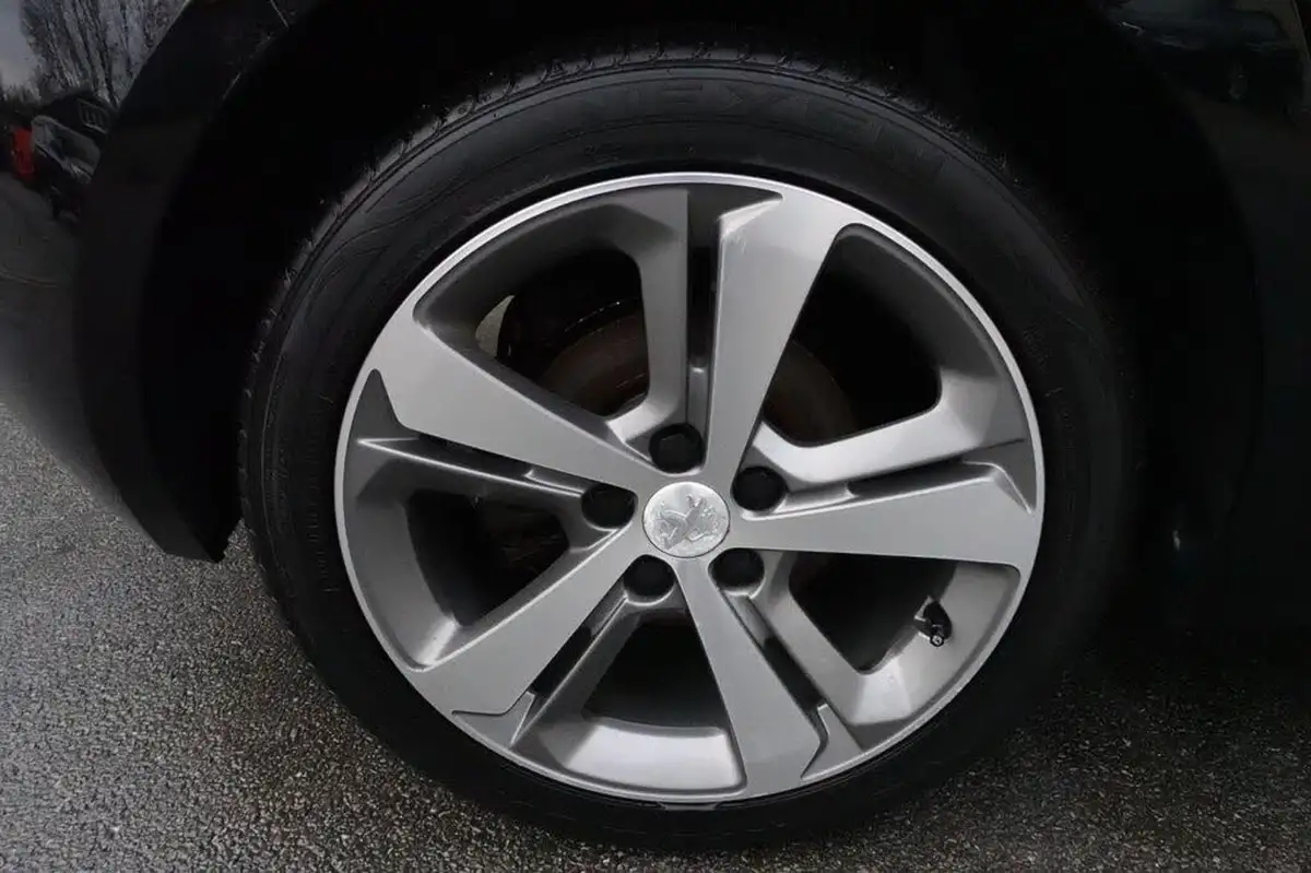 2019-peugeot-308-12-puretech-allure-110bhp-big-39