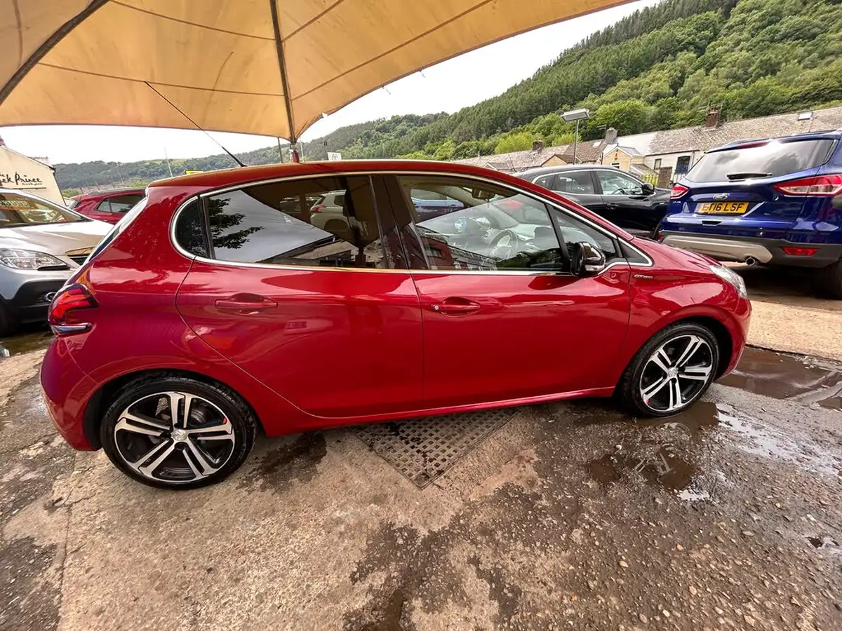 2017-peugeot-208-16bluehdi-gt-line-120bhp-ss-5d-big-7