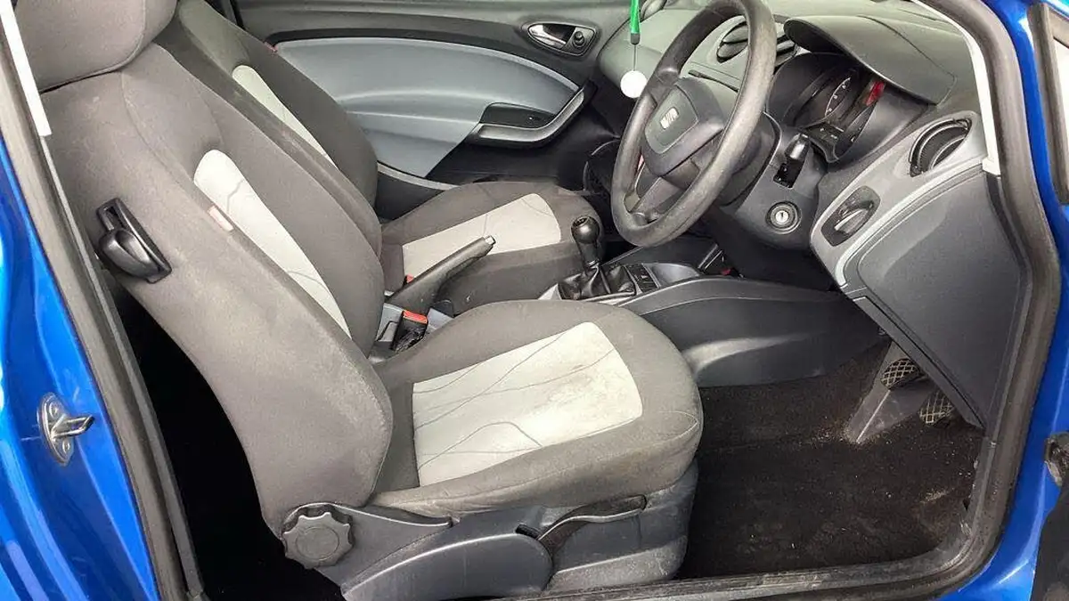 2012-seat-ibiza-12-12v-70-sportcoupe-hatchback-3d-big-4