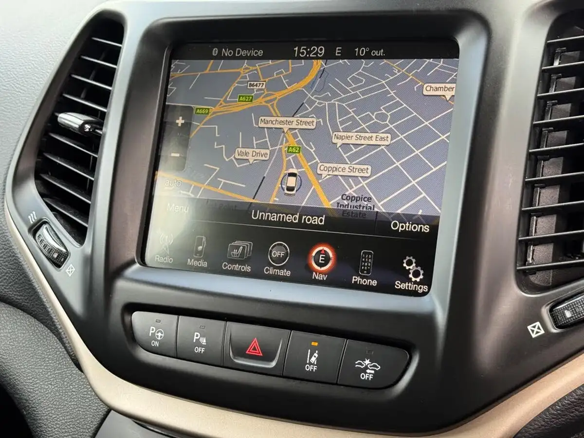 2016-jeep-cherokee-22multijet-ii-limited-ss-big-35
