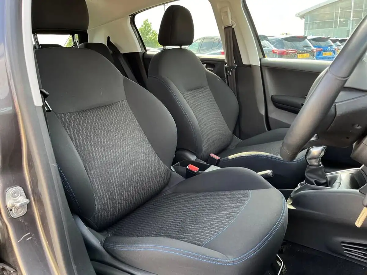 2019-peugeot-208-12-puretech-signature-big-47