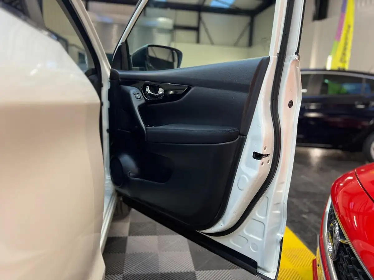 2015-nissan-qashqai-12-acenta-dig-t115ps-smart-vision-pack-big-15