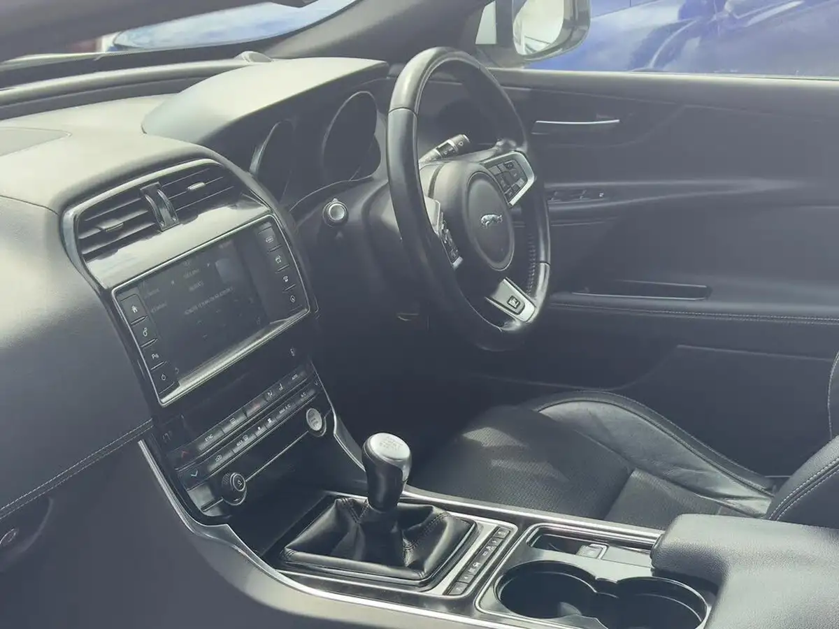 2017-jaguar-xe-20d-r-sport-180ps-1999cc-big-16