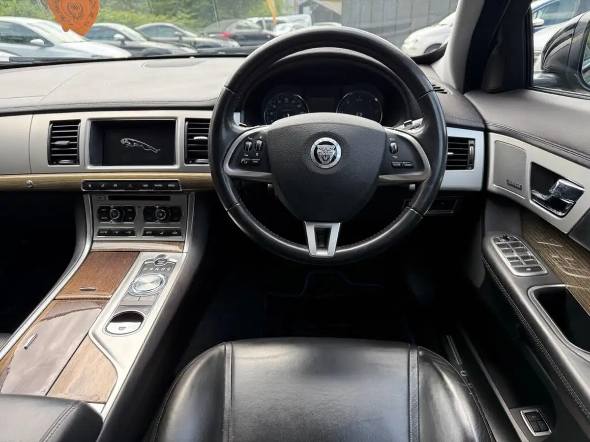2013-jaguar-xf-22td-premium-luxury-200ps-ss-sportbrake-5d-auto-big-25