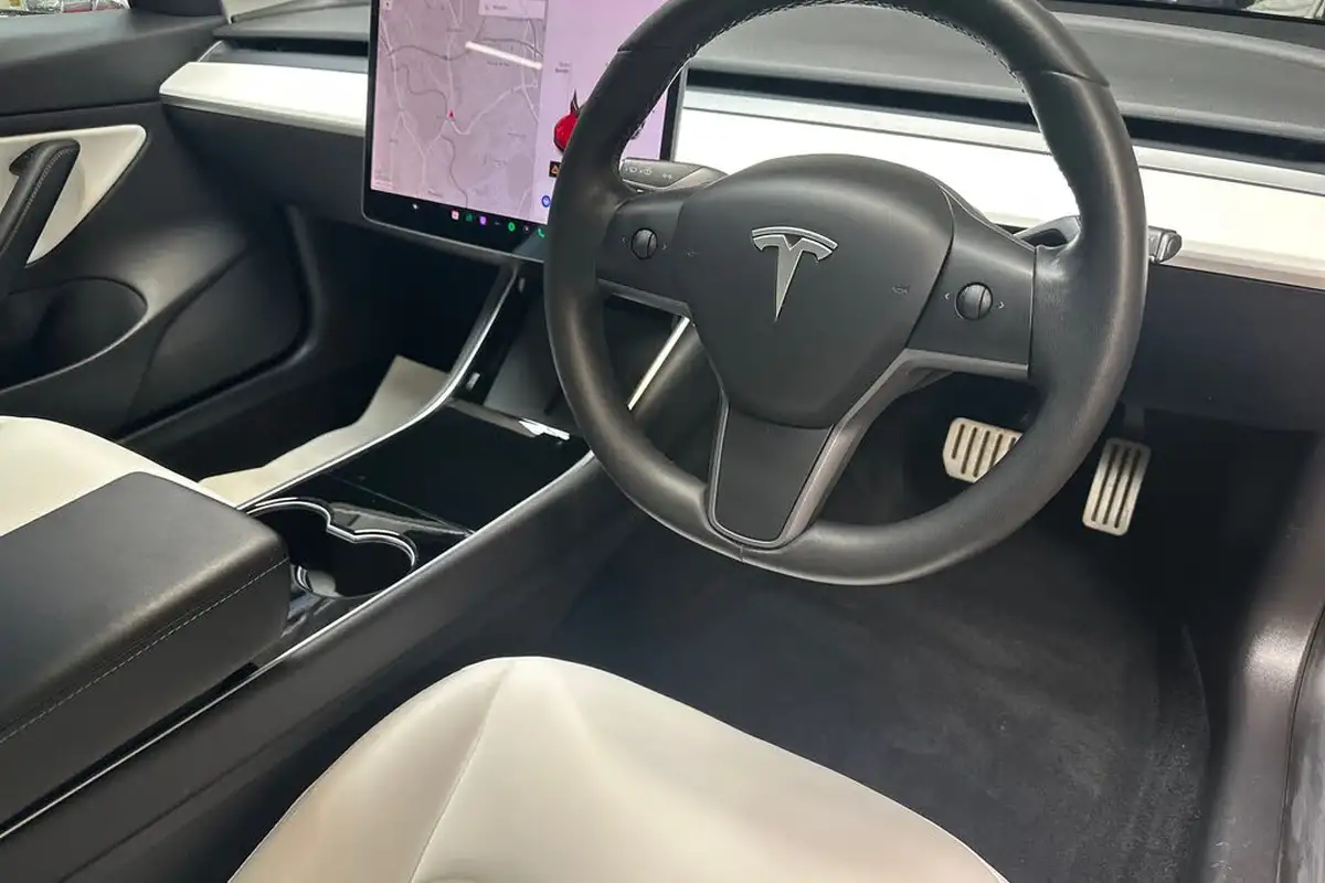2019-tesla-model-3-e-4x4-performance-pack-big-32