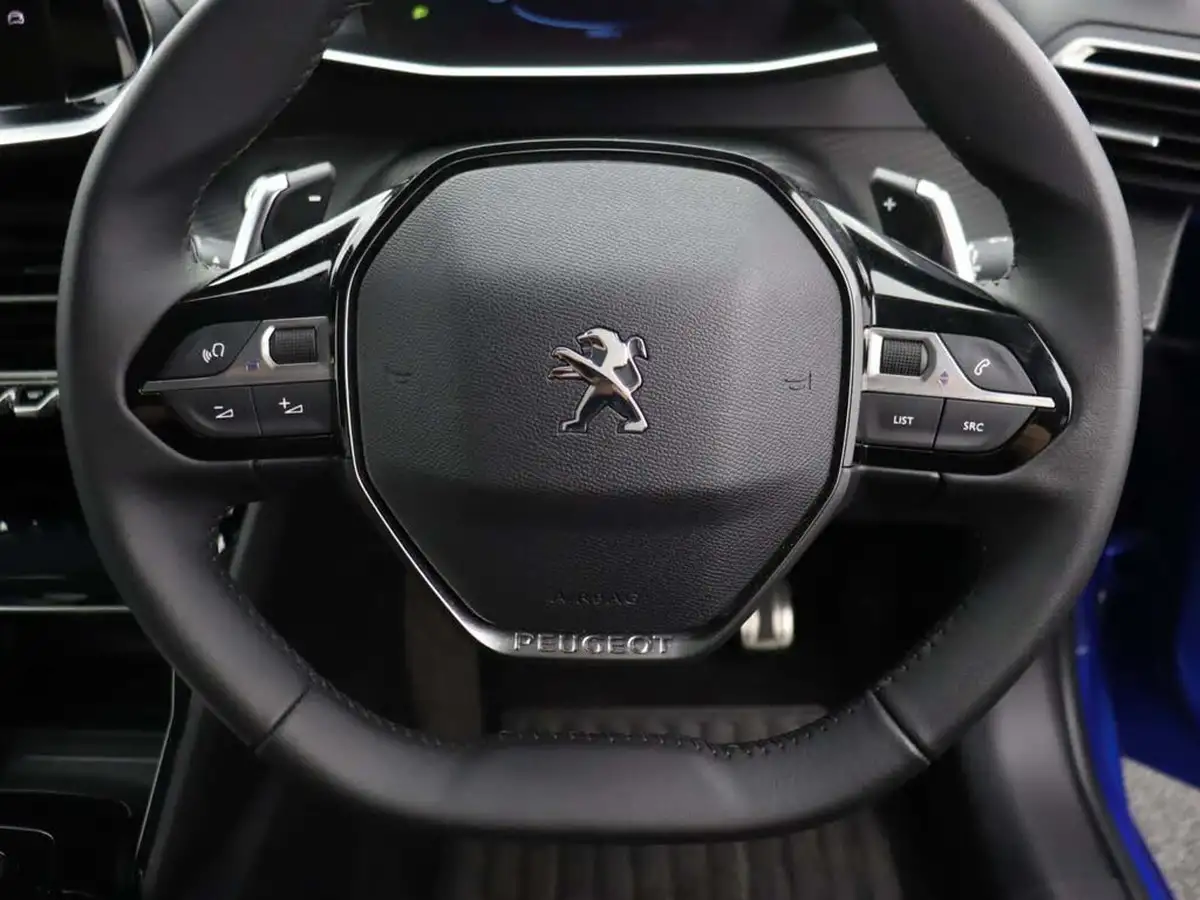 2023-peugeot-208-12-puretech-allure-premium-130ps-eat8-big-39
