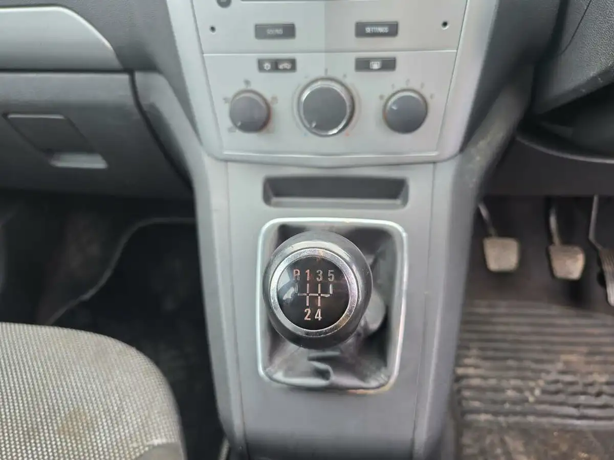 2010-vauxhall-zafira-16-exclusiv-115ps-big-29