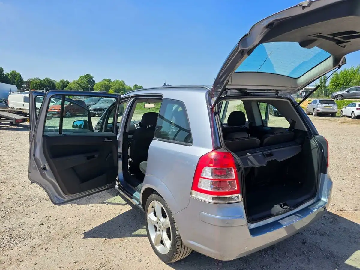 2010-vauxhall-zafira-16-exclusiv-115ps-big-53