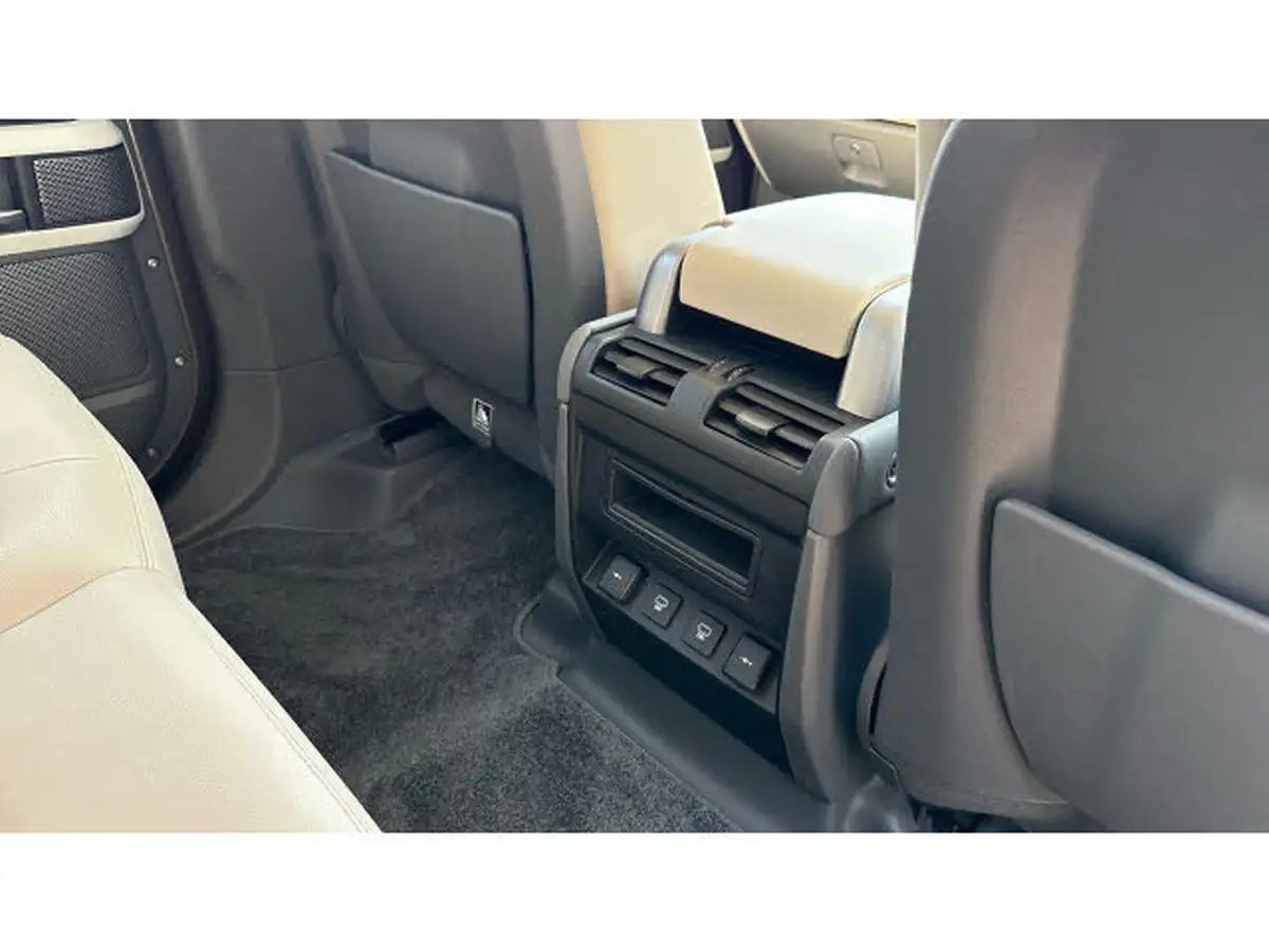 2021-land-rover-110-defender-30-d250-first-edition-big-17