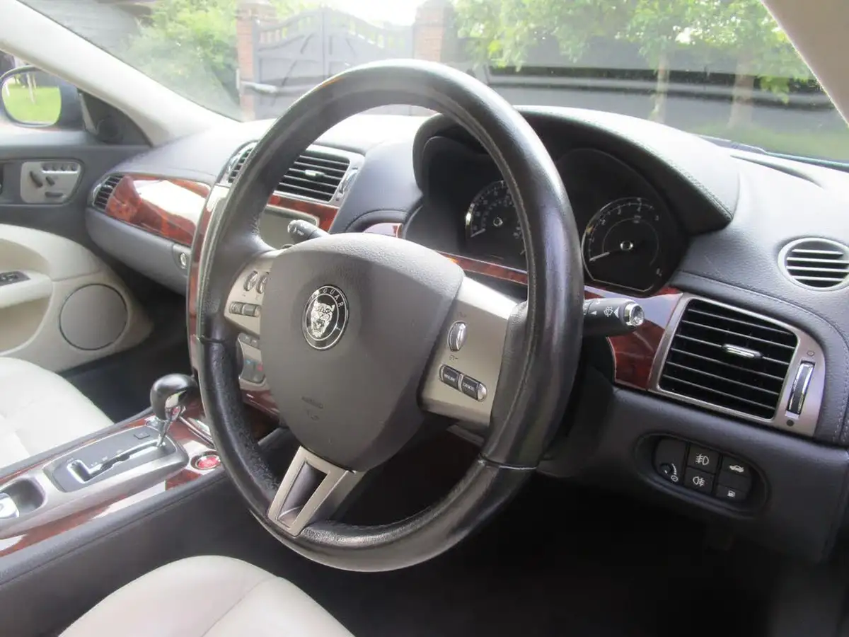 2007-jaguar-xk-42-coupe-big-23