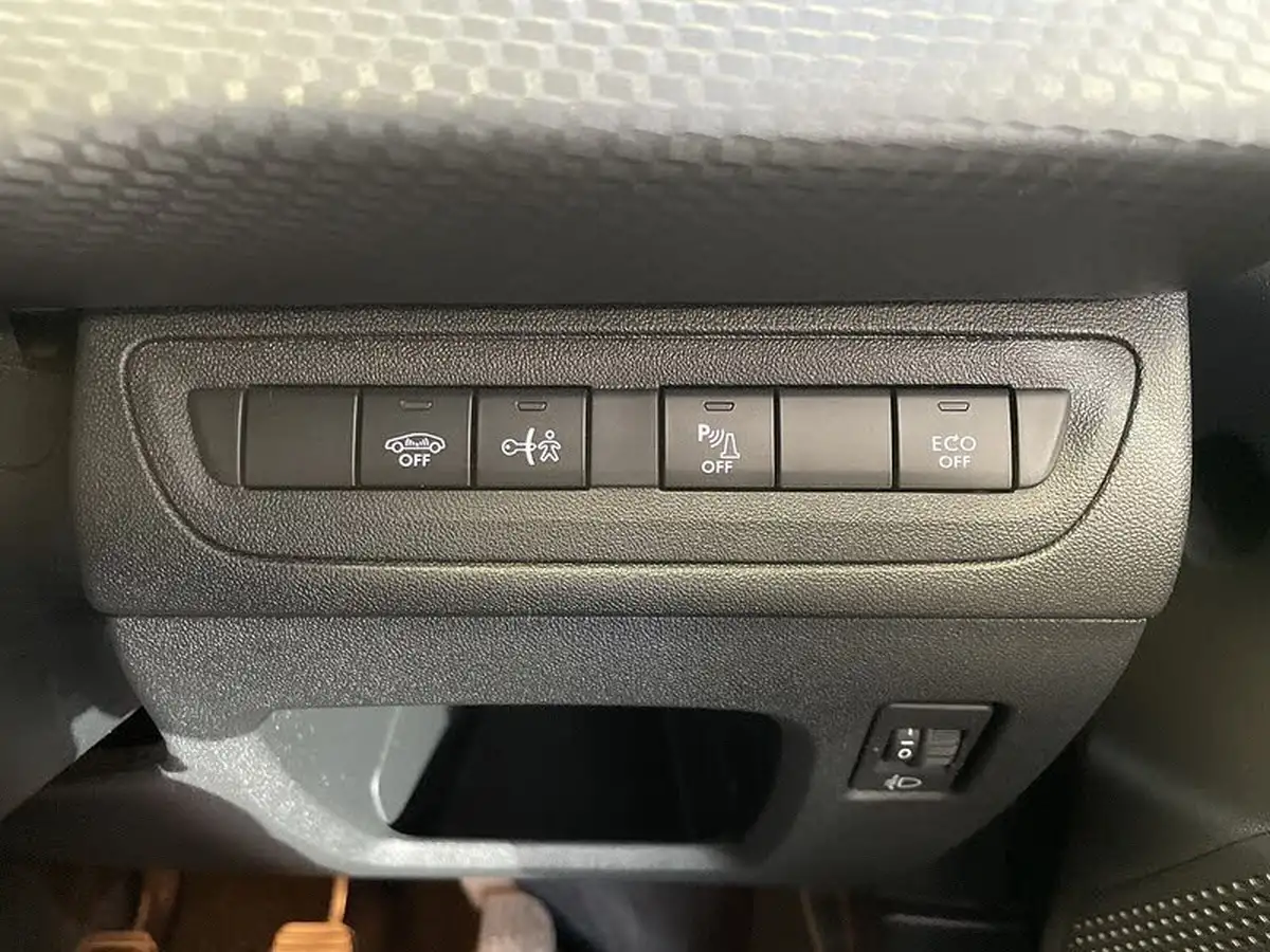 2019-peugeot-2008-suv-12-puretech-allure-82bhp-big-23