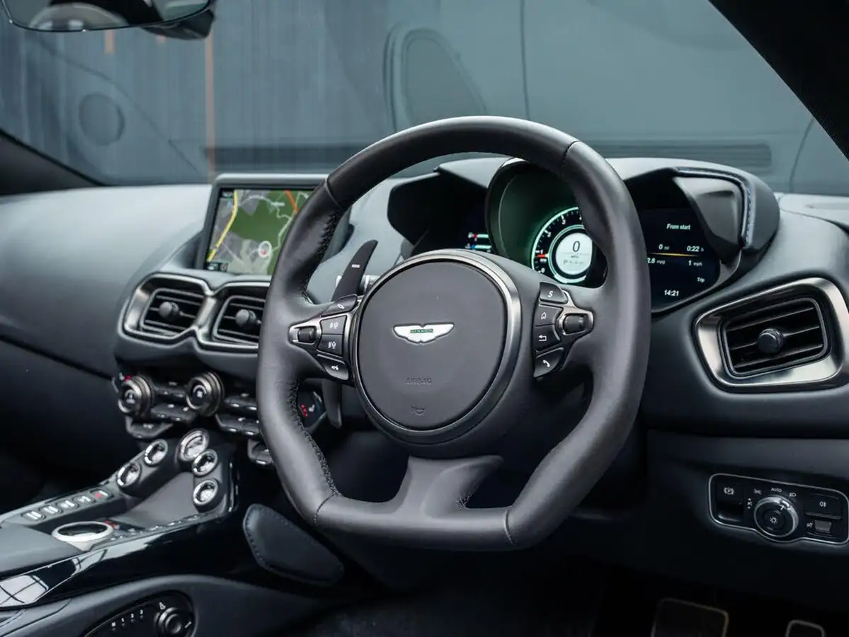 2022-aston-martin-vantage-40-v8-vantage-roadster-auto-big-3