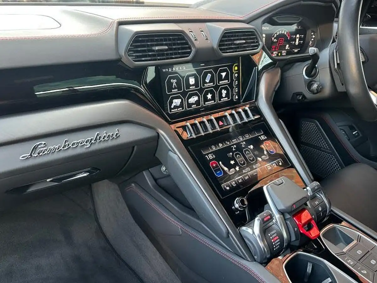 2022-lamborghini-urus-40-no-trim-big-15