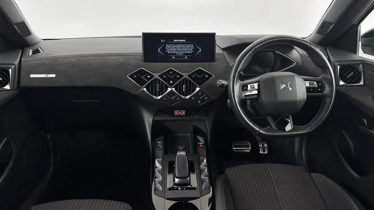 2021-ds-ds-3-crossback-e-tense-performance-line-big-10