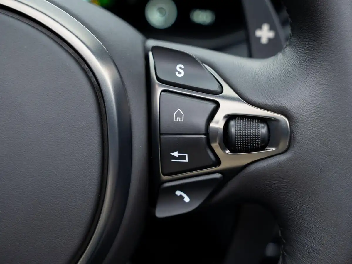 2022-aston-martin-vantage-40-v8-vantage-roadster-auto-big-27