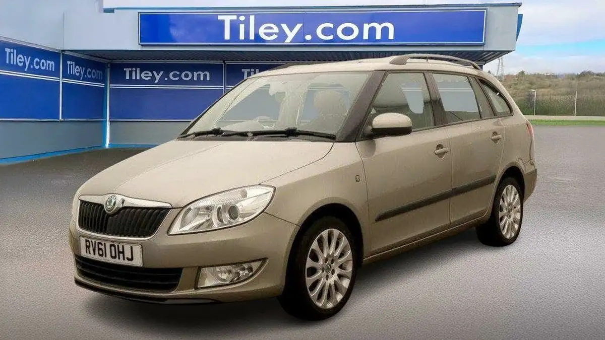 2011-skoda-fabia-12-elegance-105ps-hatchback-1197cc-dsg-big-2