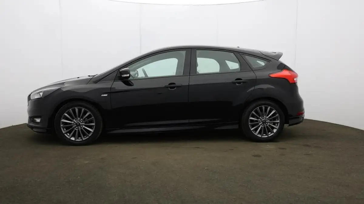 2018-ford-focus-10t-st-line-140ps-hatchback-big-71