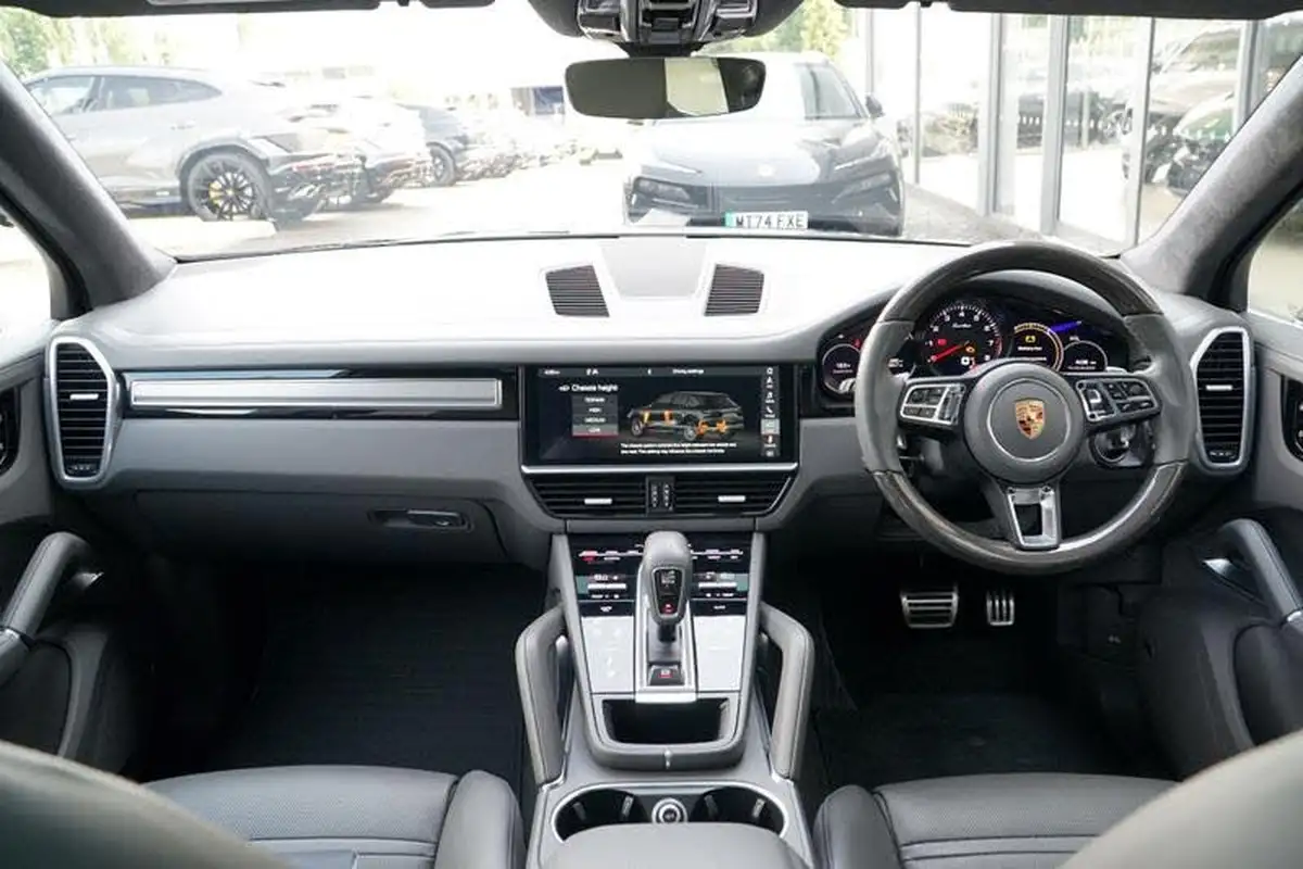 2019-porsche-cayenne-40-v8-turbo-coupe-big-28