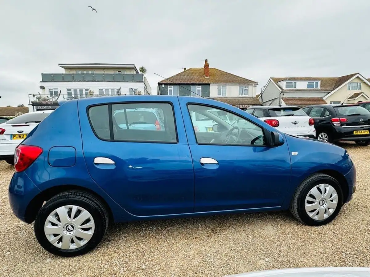 2013-dacia-sandero-15d-laureate-big-1