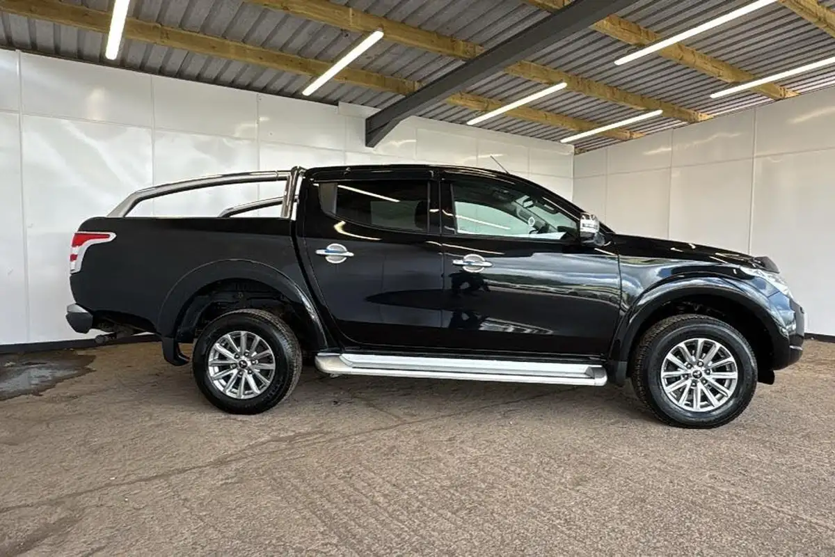 2019-mitsubishi-l200-24di-d-barbarian-eu6-big-8