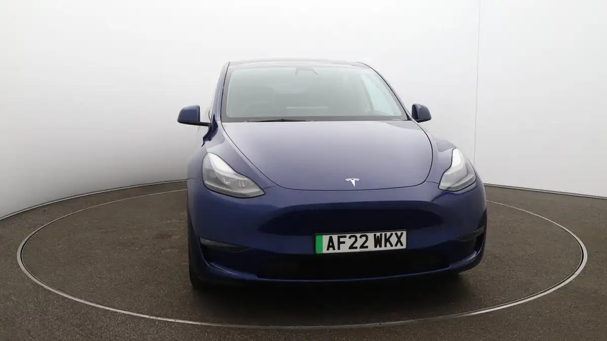 2022-tesla-model-y-e-long-range-big-41