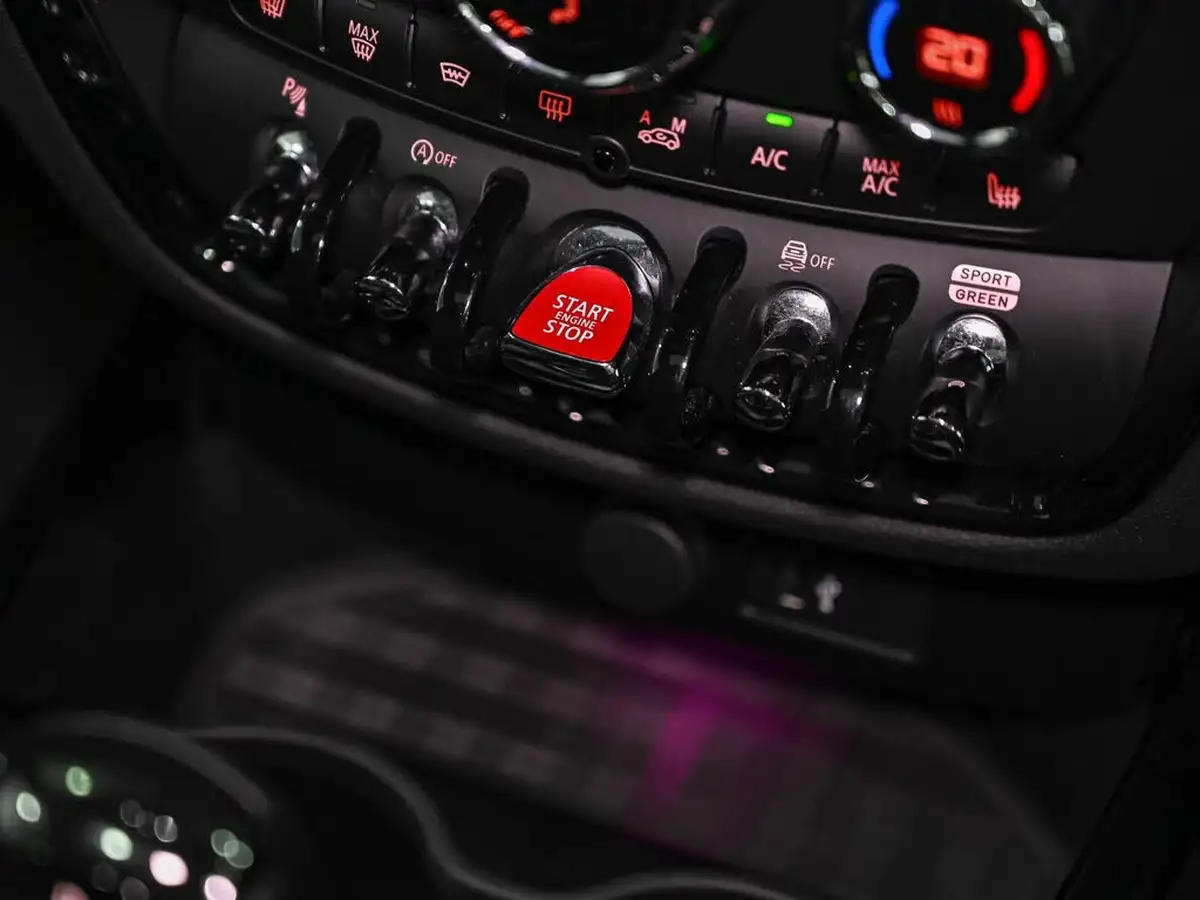 2024-mini-clubman-20-john-cooper-works-premium-plus-big-15
