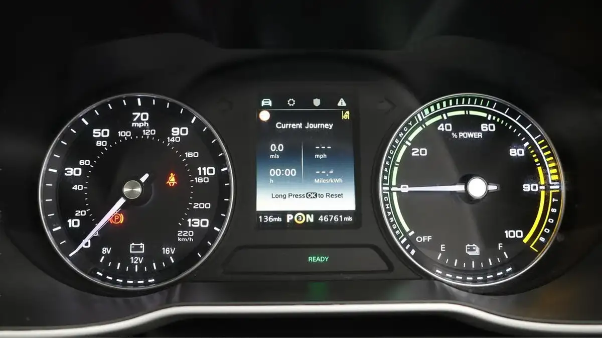 2020-mg-zs-suv-e-exclusive-ev-big-10