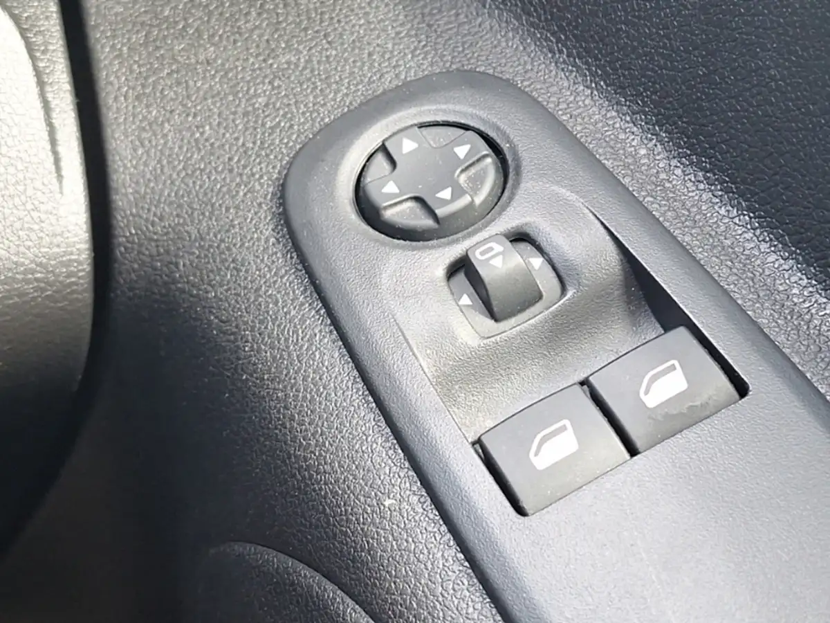 2023-jeep-compass-15-s-big-12