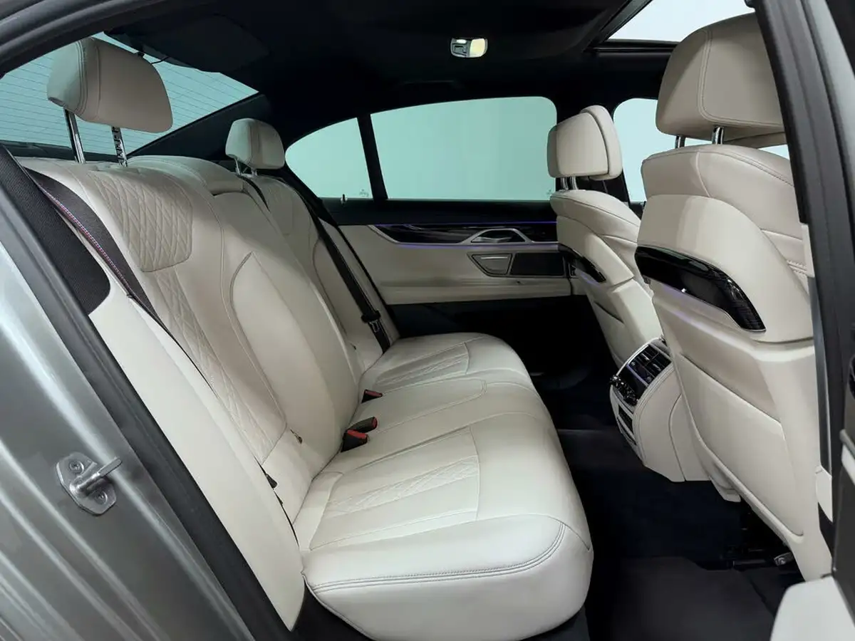 2021-bmw-7-series-30-745e-m-sport-big-38