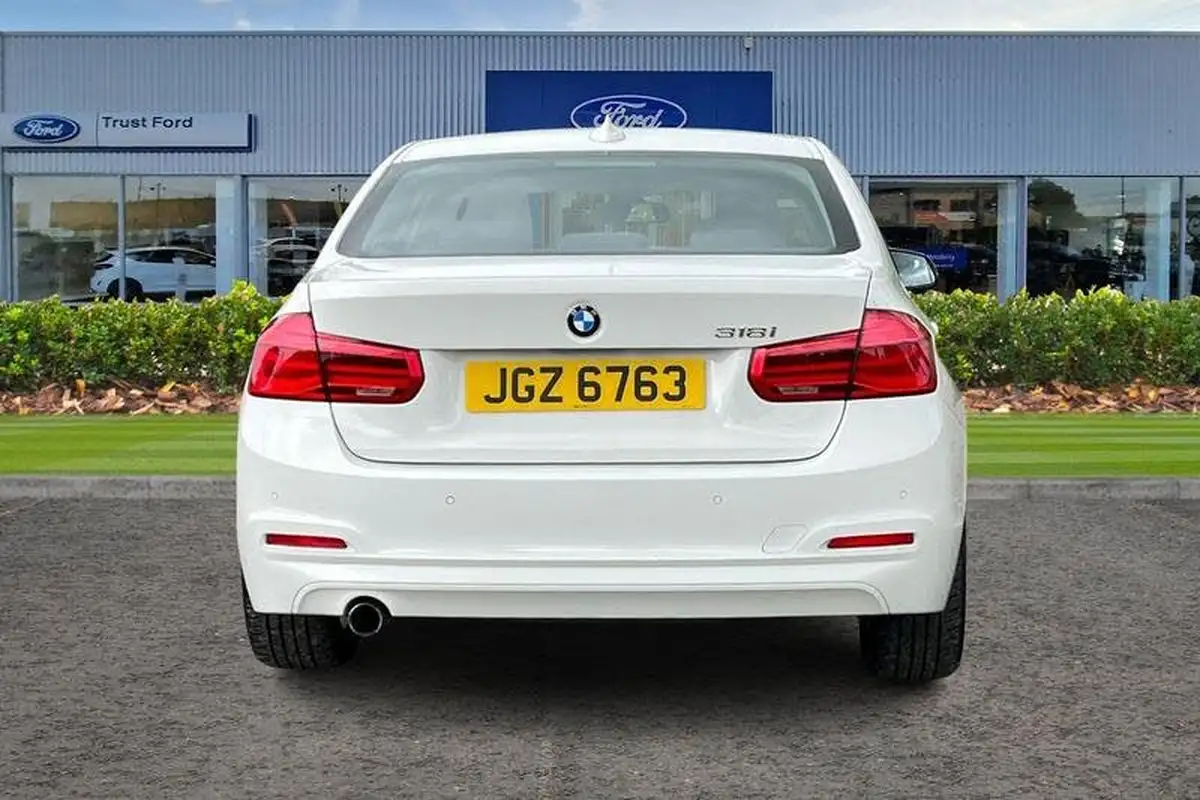 2018-bmw-3-series-15-318i-se-saloon-4d-big-6