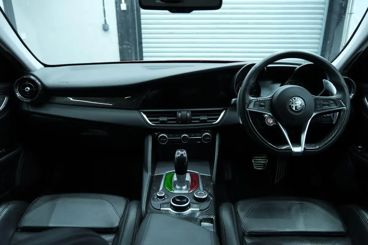 2017-alfa-romeo-giulia-20-veloce-big-3