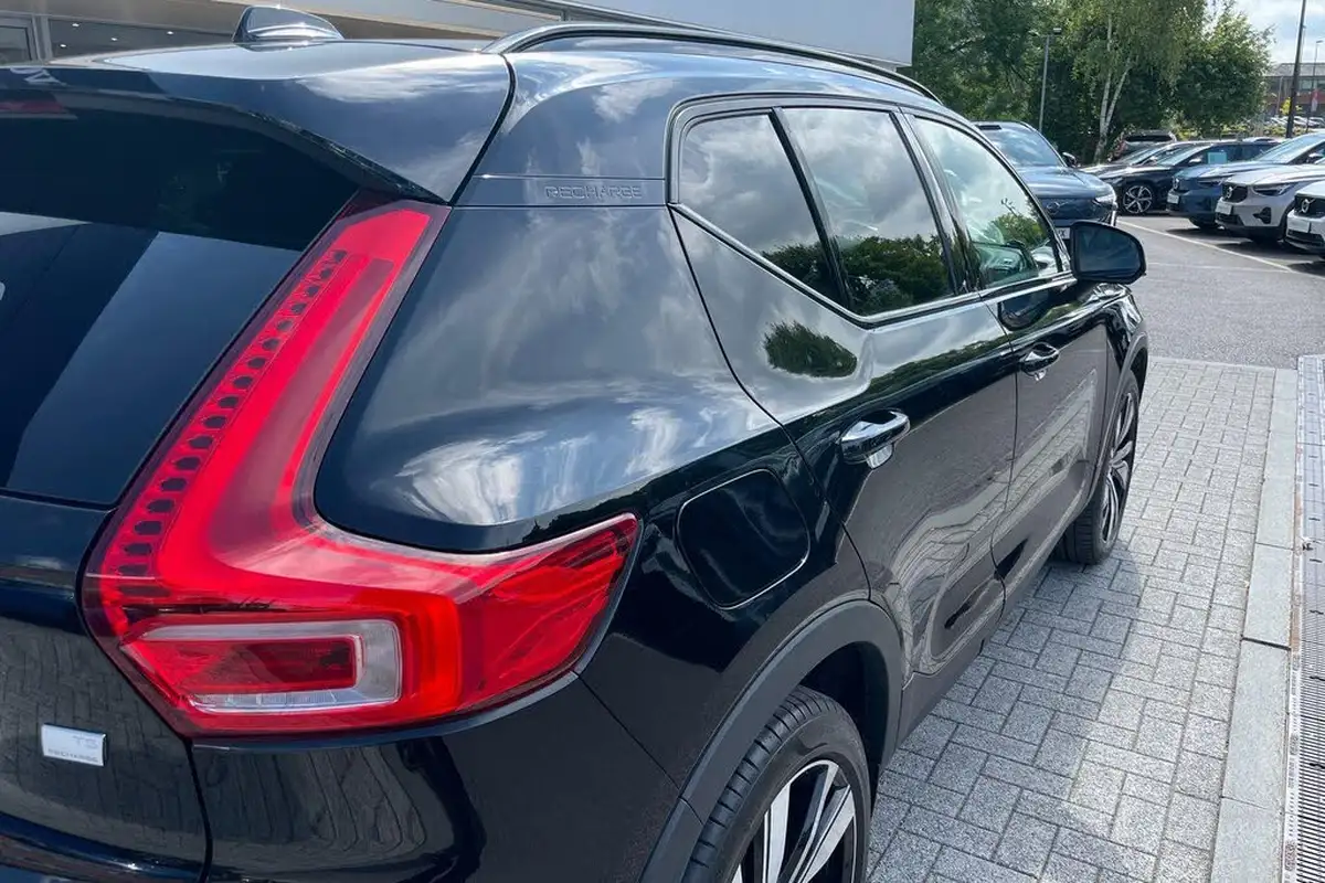 2021-volvo-xc40-15-t5-r-design-pro-258bhp-big-13