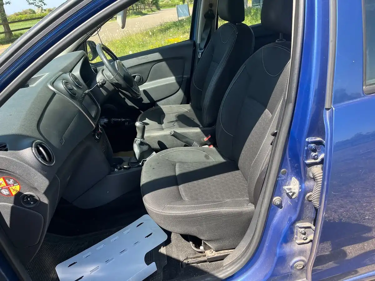 2015-dacia-sandero-15d-laureate-big-20