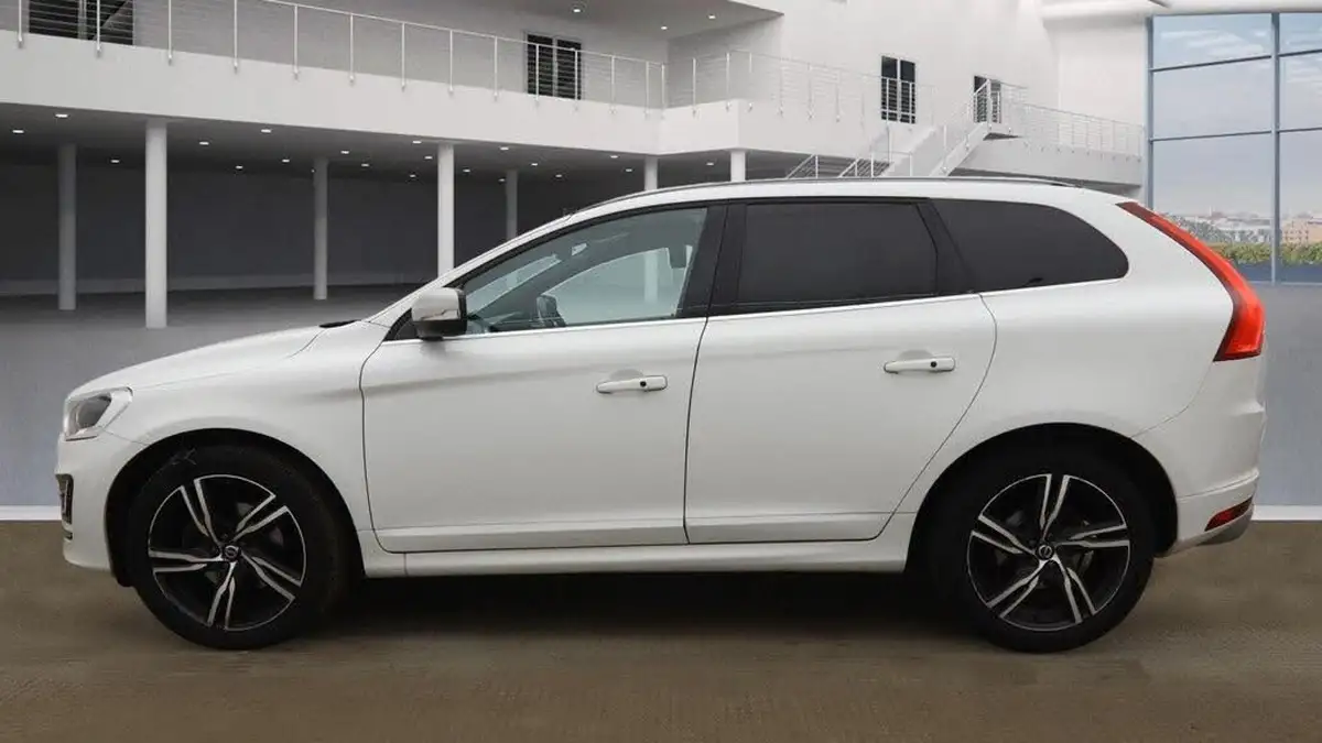 2016-volvo-xc60-20td-d4-r-design-lux-nav-geartronic-big-7
