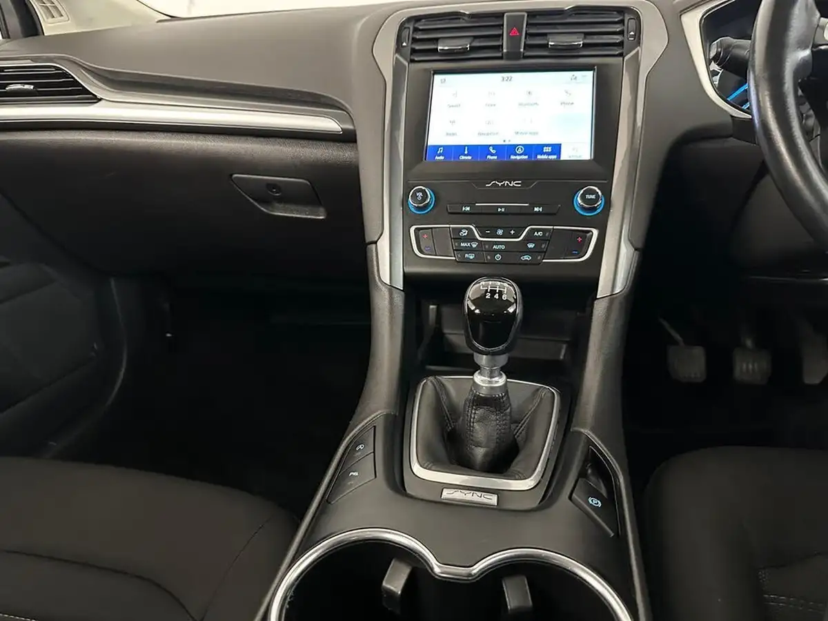 2020-ford-mondeo-20tdci-zetec-edition-hatchback-big-25